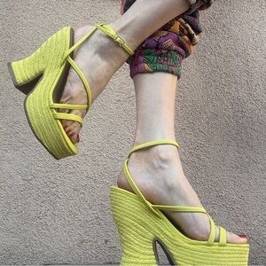 New Marc Fisher yellow fetch heeled sandals Vibrant Yellow